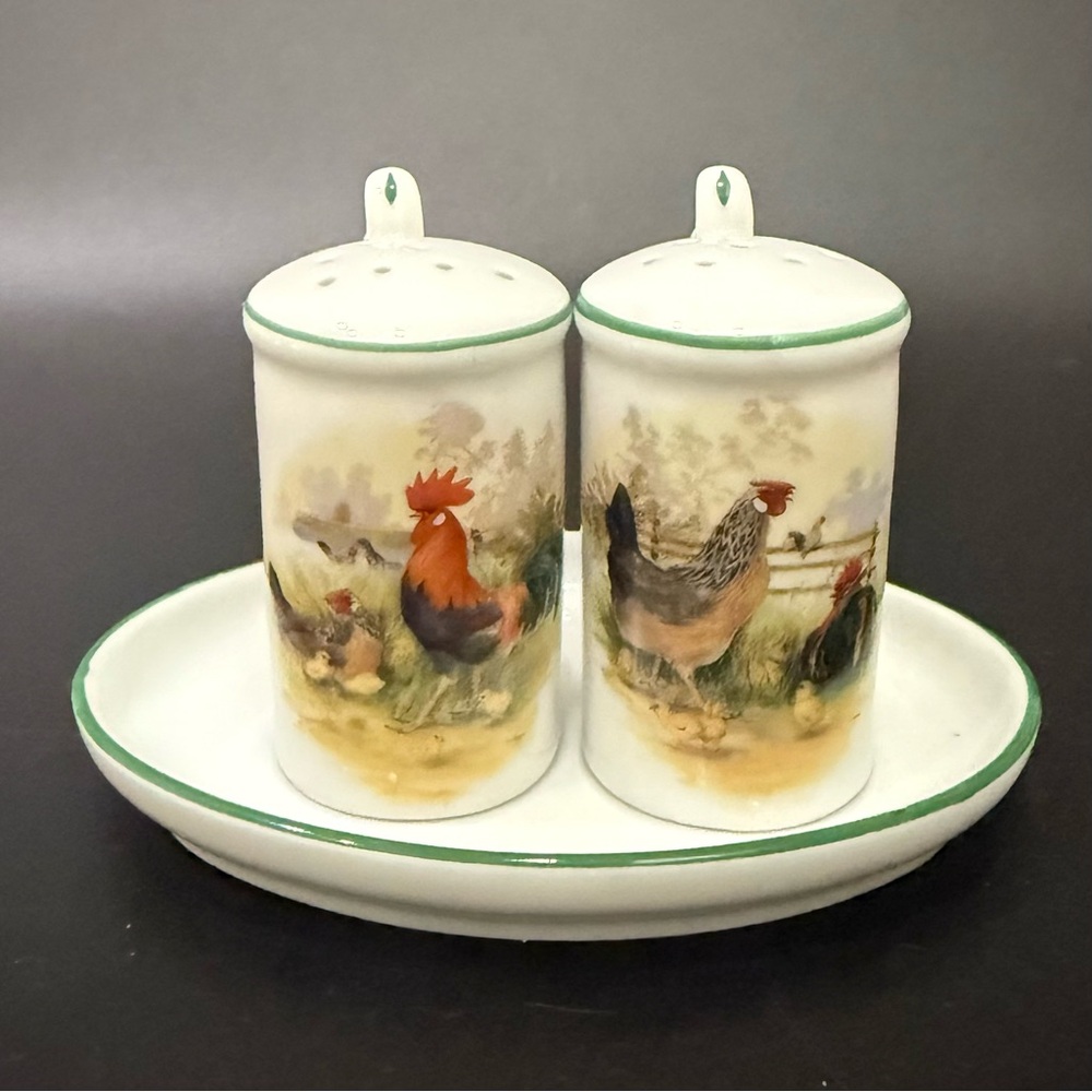 Vintage Theo Kuhn Bavaria Germany Rooster Chicken Salt Pepper Shakers Underplate
